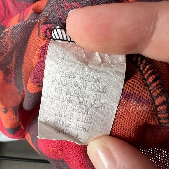 Daisy & Clover Red and Black Floral Short Sleeve Blouse Size S - Picture 5 of 8